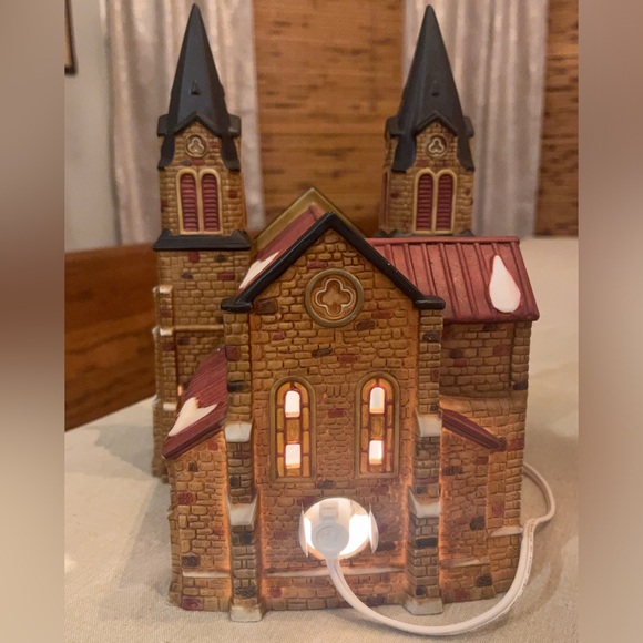 Heartland Valley Village Vintage Victorian Cathedral (1990s) - Picture 5 of 8